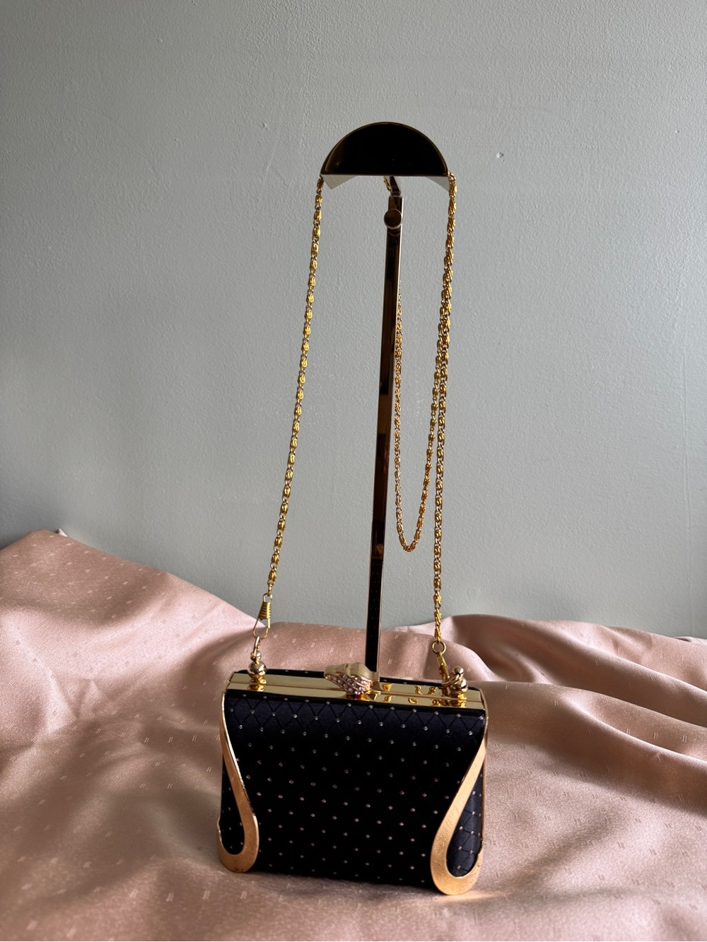 Elegant Black Evening Clutch Bag with Gold Chain - Picture 9 of 10